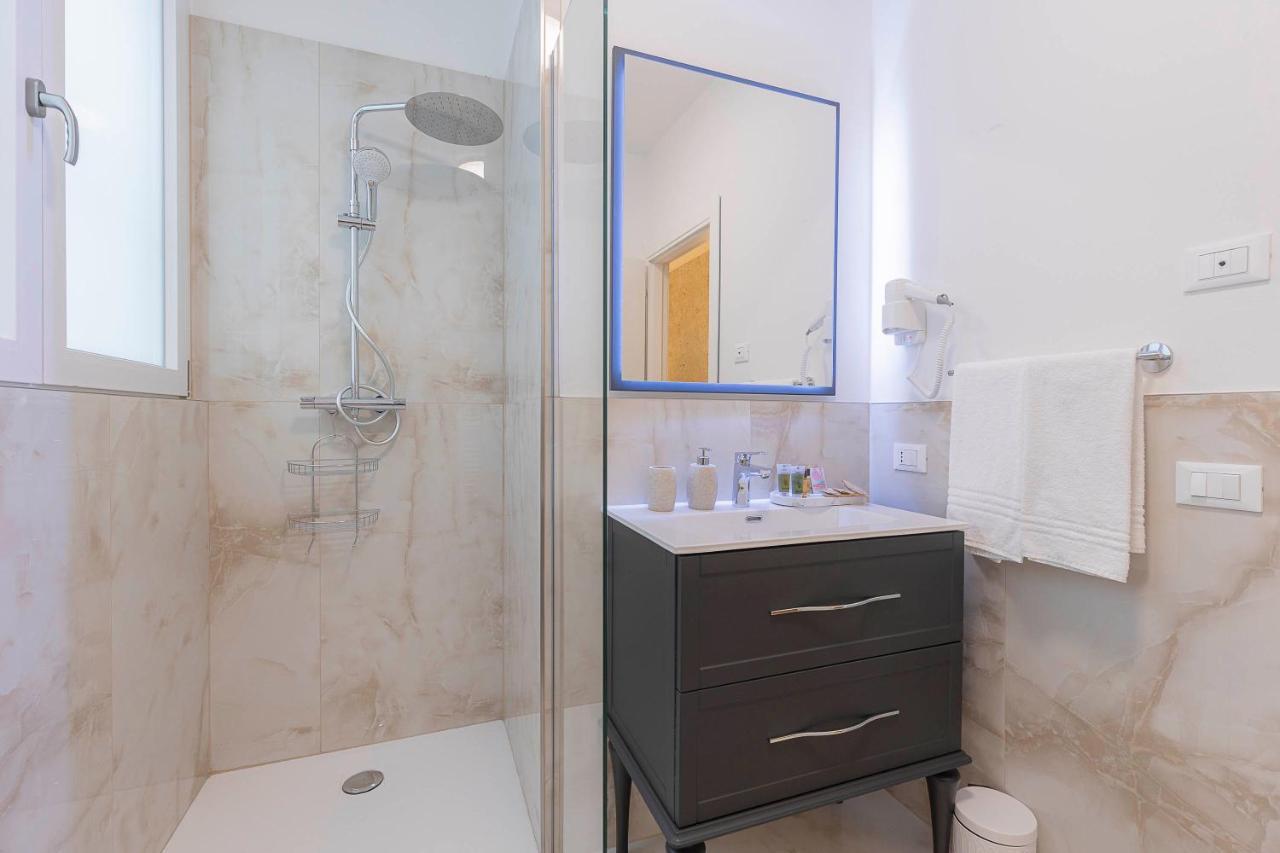 Crys: Rooms, Holiday, Business Werona Zewnętrze zdjęcie