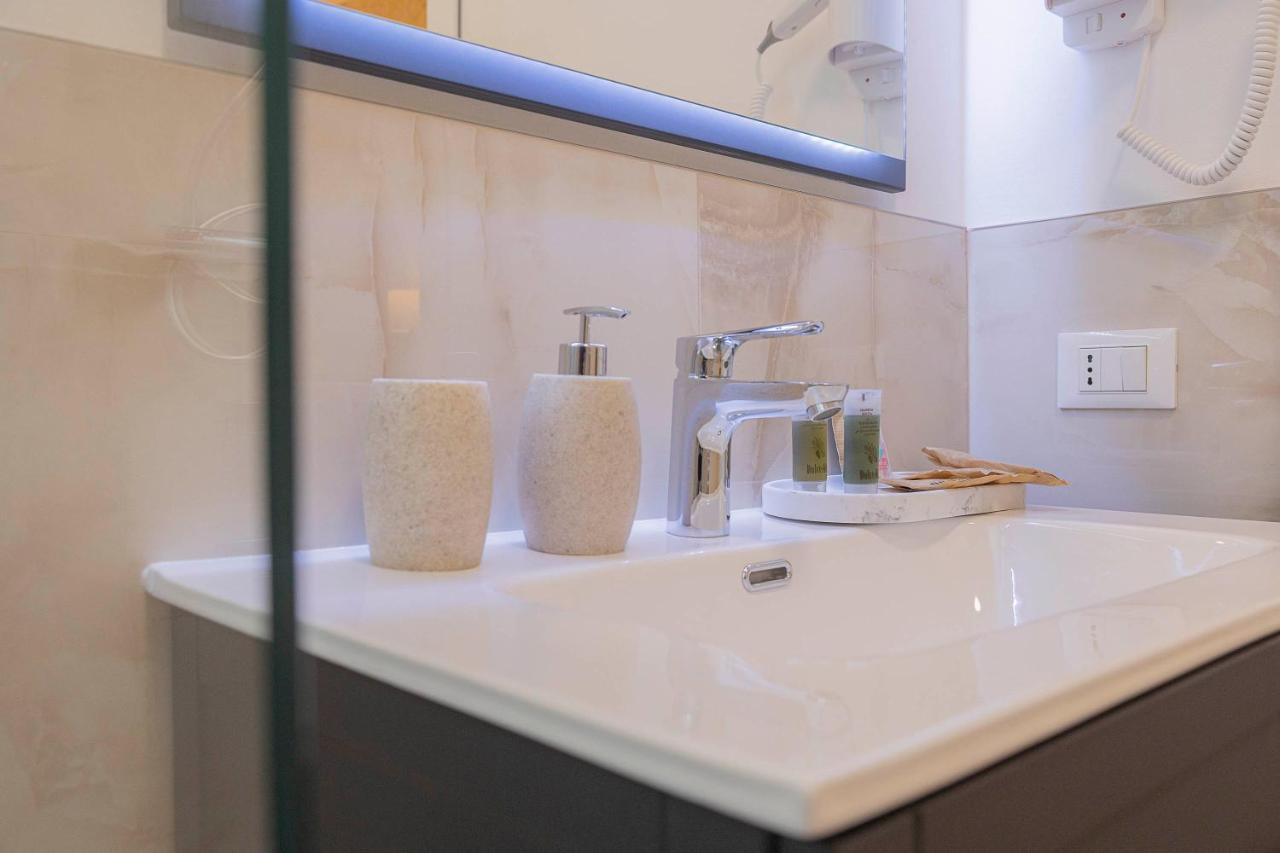 Crys: Rooms, Holiday, Business Werona Zewnętrze zdjęcie